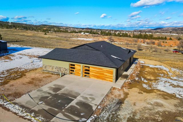 221 MEADOWLARK DR, Hot Springs, SD 57745