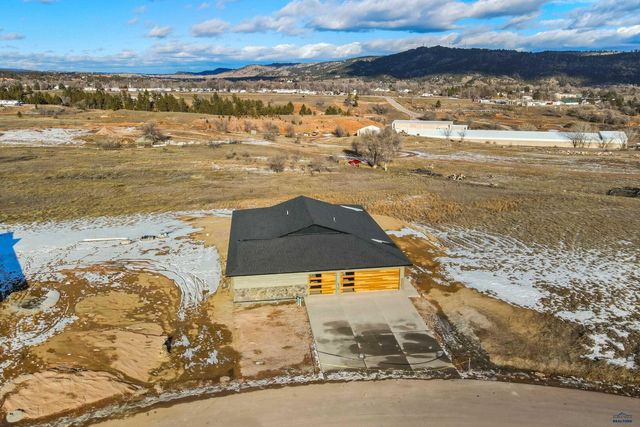 221 MEADOWLARK DR, Hot Springs, SD 57745