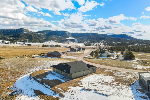 221 MEADOWLARK DR, Hot Springs, SD 57745