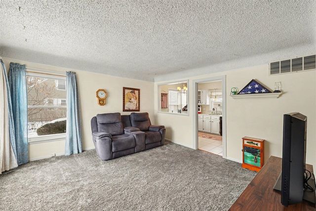 10040 Endicott Street, Belleville, MI 48111