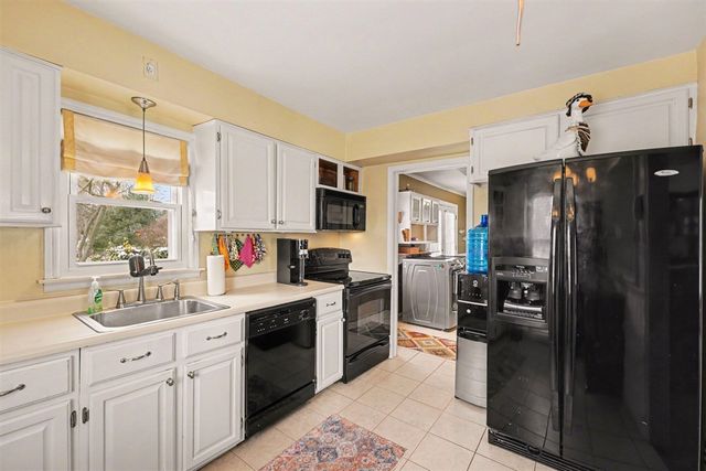 10040 Endicott Street, Belleville, MI 48111