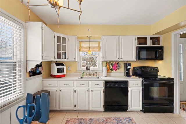 10040 Endicott Street, Belleville, MI 48111