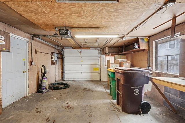 10040 Endicott Street, Belleville, MI 48111