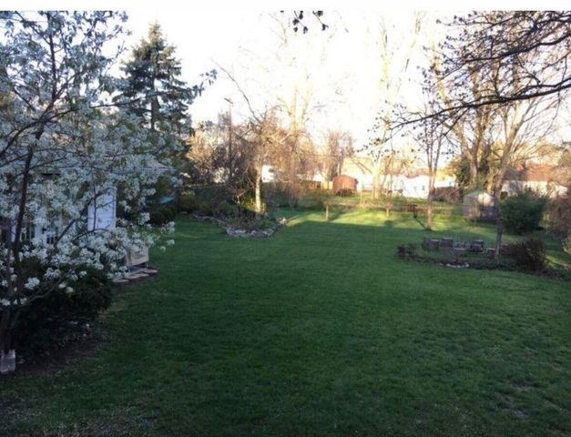 10040 Endicott Street, Belleville, MI 48111