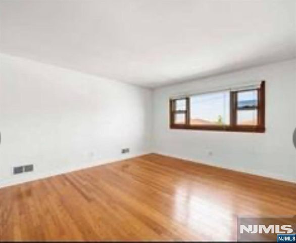 456 9th Street 2, Palisades Park, NJ 07650