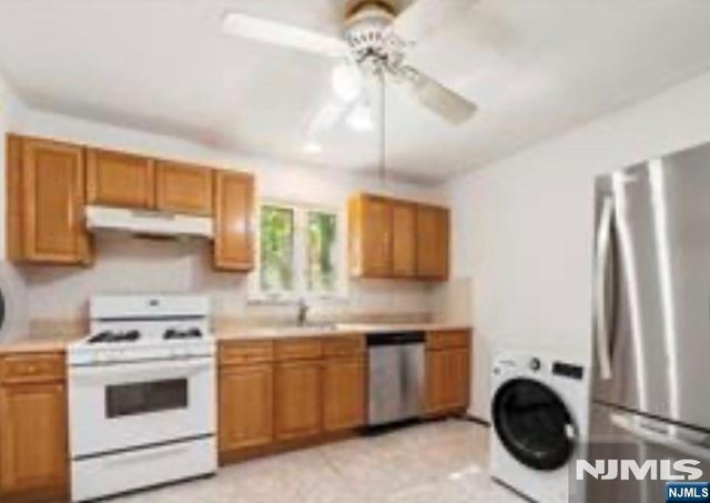 456 9th Street 2, Palisades Park, NJ 07650