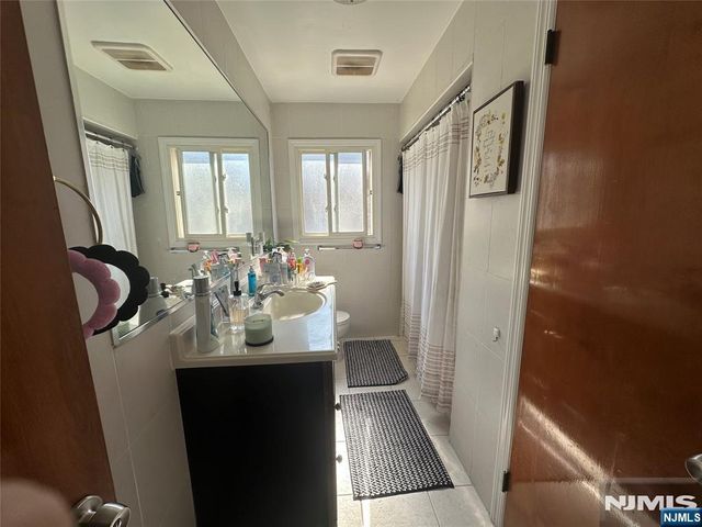 456 9th Street 2, Palisades Park, NJ 07650