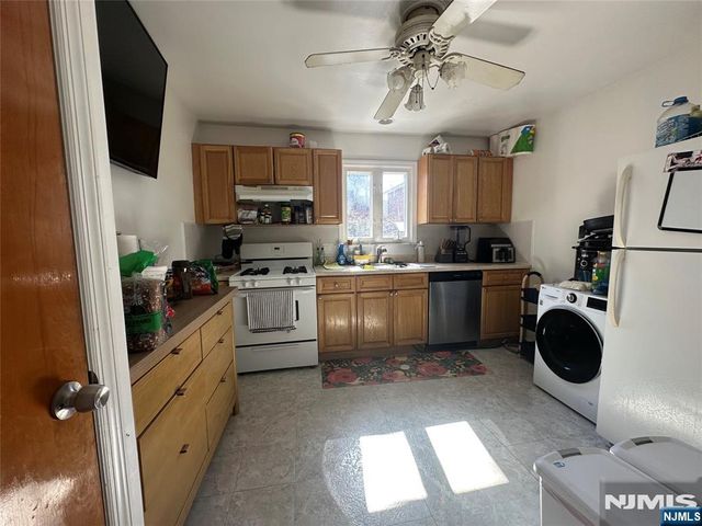 456 9th Street 2, Palisades Park, NJ 07650