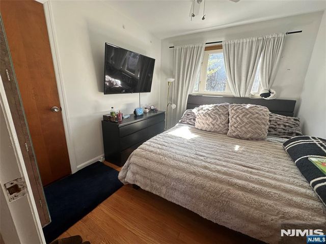 456 9th Street 2, Palisades Park, NJ 07650