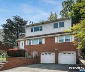 456 9th Street 2, Palisades Park, NJ 07650