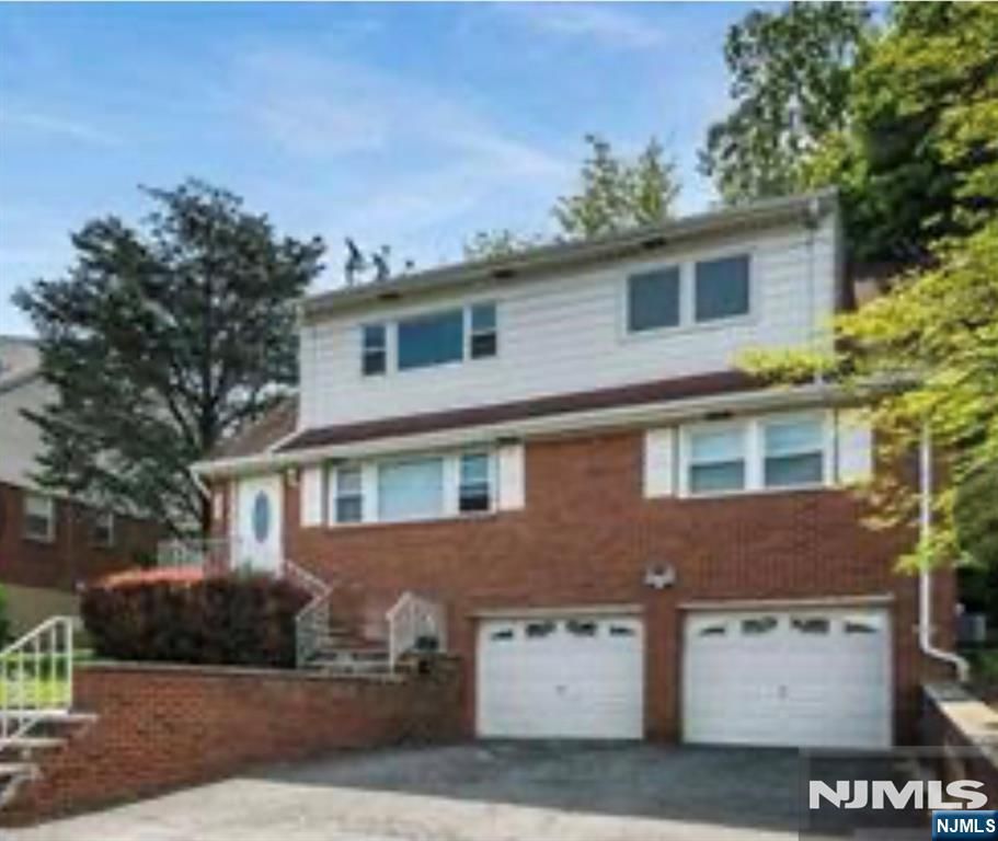 456 9th Street 2, Palisades Park, NJ 07650