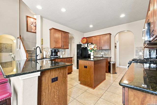 10727 NEWCROFT PL, Helotes, TX 78023