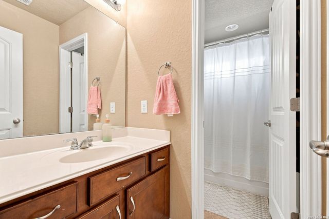 10727 NEWCROFT PL, Helotes, TX 78023