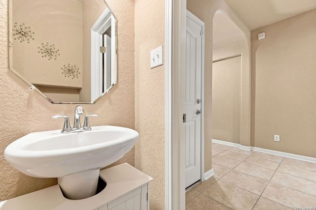 10727 NEWCROFT PL, Helotes, TX 78023