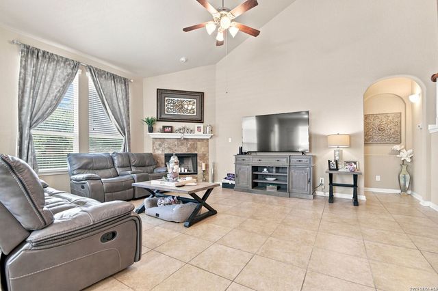10727 NEWCROFT PL, Helotes, TX 78023
