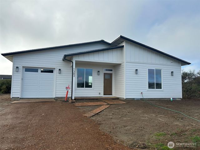 1383 Sand Pebble Avenue, Ocean Shores, WA 98569