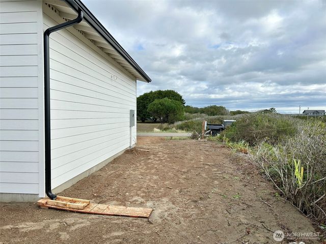 1383 Sand Pebble Avenue, Ocean Shores, WA 98569
