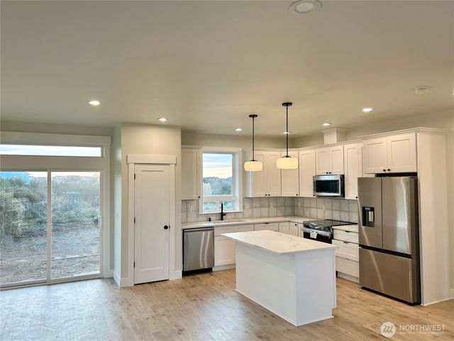 1383 Sand Pebble Avenue, Ocean Shores, WA 98569