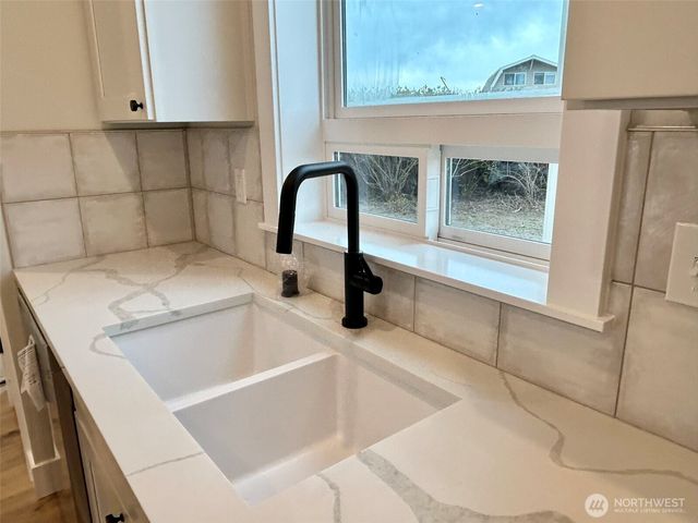 1383 Sand Pebble Avenue, Ocean Shores, WA 98569