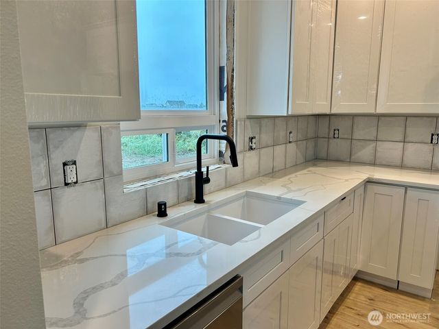 1383 Sand Pebble Avenue, Ocean Shores, WA 98569