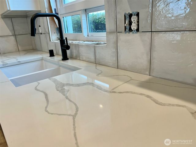 1383 Sand Pebble Avenue, Ocean Shores, WA 98569