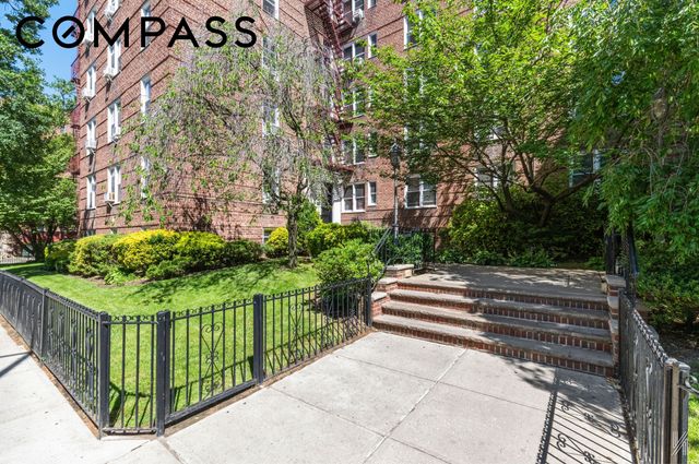8801 35th Ave Apt 6B, New York City, NY 11372
