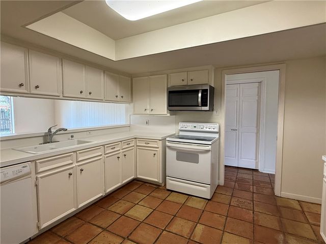 5037 Moultrie Dr, Corpus Christi, TX 78413