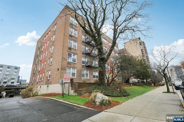 2160 Center Avenue 4N, Fort Lee, NJ 07024