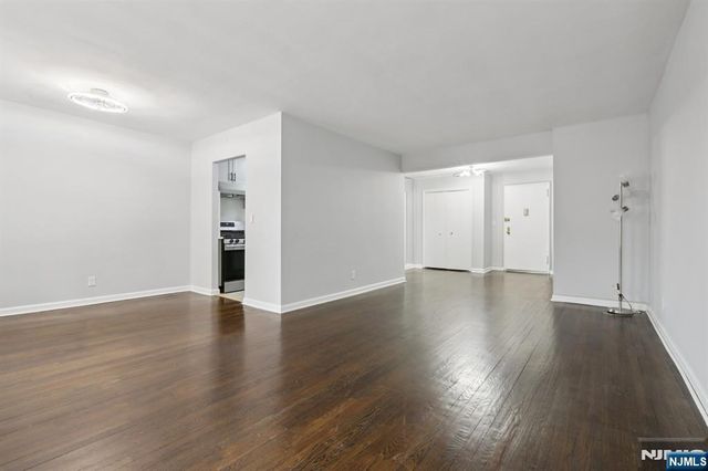 2160 Center Avenue 4N, Fort Lee, NJ 07024