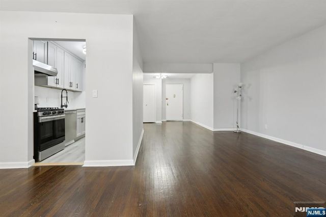 2160 Center Avenue 4N, Fort Lee, NJ 07024