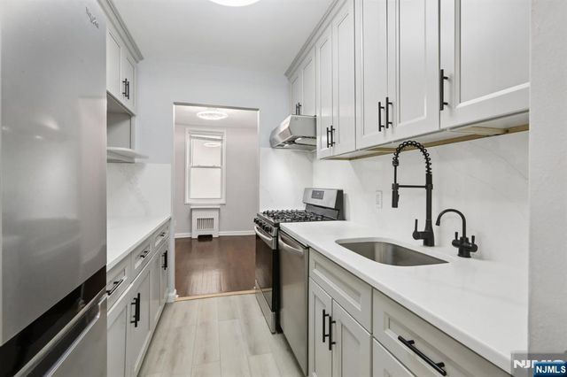 2160 Center Avenue 4N, Fort Lee, NJ 07024