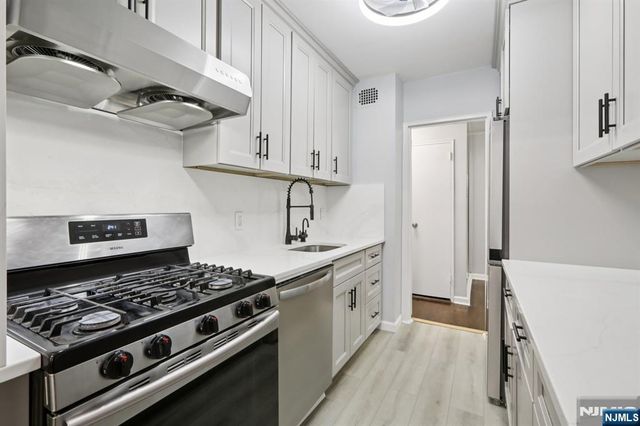 2160 Center Avenue 4N, Fort Lee, NJ 07024