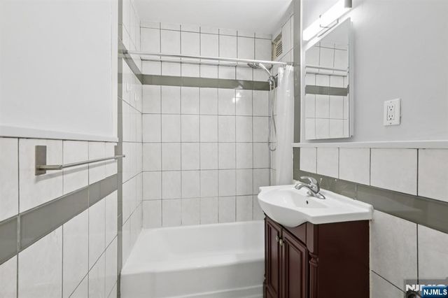 2160 Center Avenue 4N, Fort Lee, NJ 07024