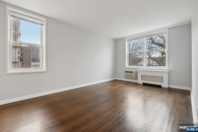 2160 Center Avenue 4N, Fort Lee, NJ 07024