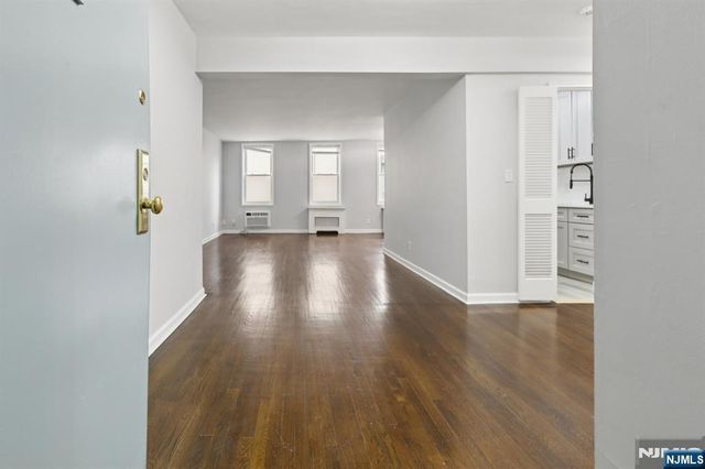 2160 Center Avenue 4N, Fort Lee, NJ 07024