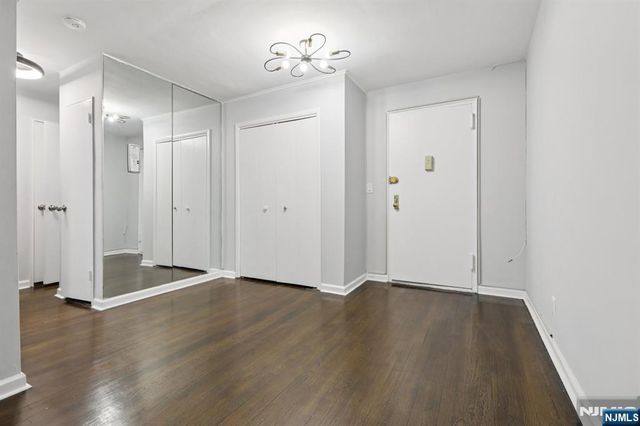 2160 Center Avenue 4N, Fort Lee, NJ 07024