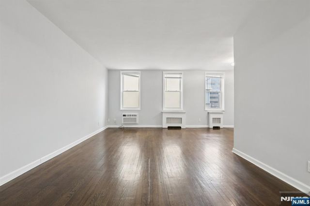 2160 Center Avenue 4N, Fort Lee, NJ 07024