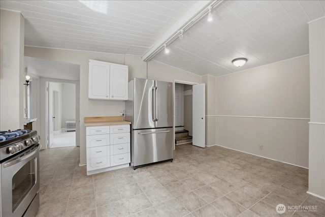 1532 5th Avenue W, Seattle, WA 98119
