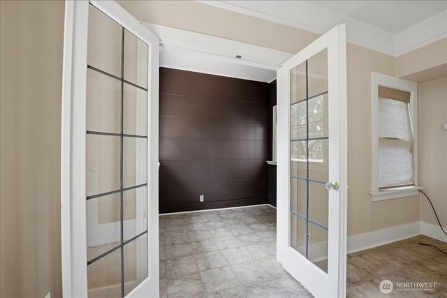 1532 5th Avenue W, Seattle, WA 98119