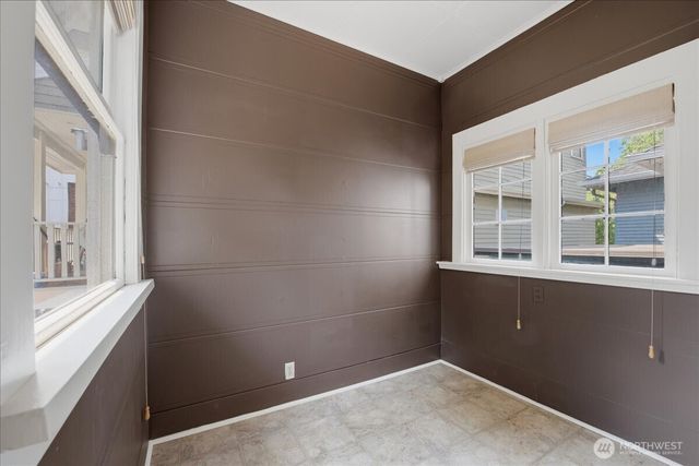 1532 5th Avenue W, Seattle, WA 98119