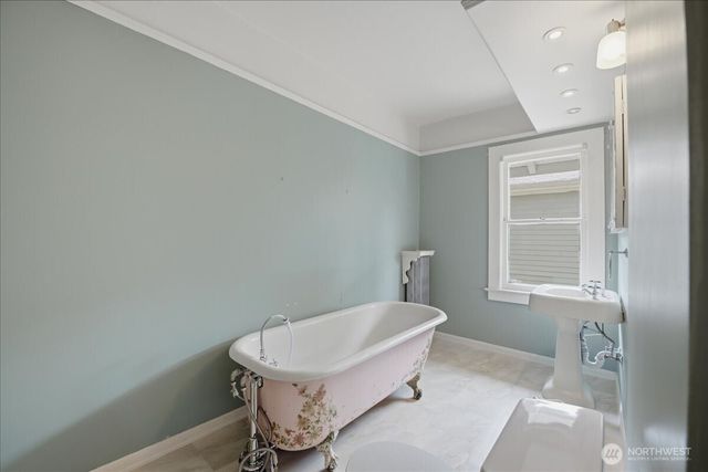 1532 5th Avenue W, Seattle, WA 98119