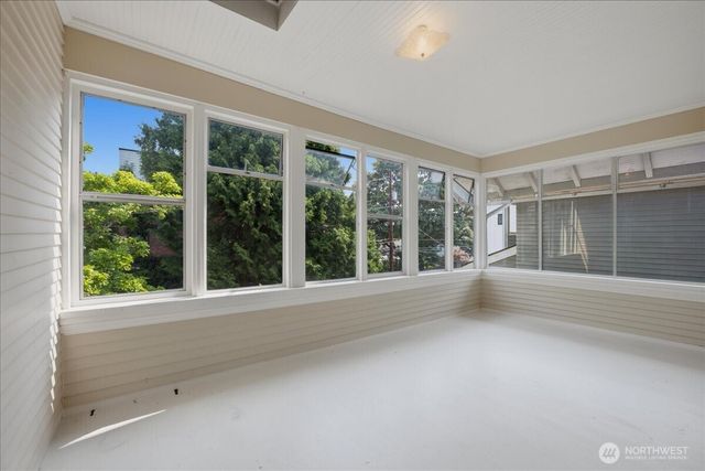 1532 5th Avenue W, Seattle, WA 98119