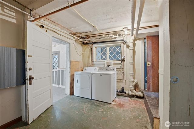 1532 5th Avenue W, Seattle, WA 98119