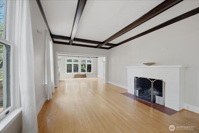 1532 5th Avenue W, Seattle, WA 98119