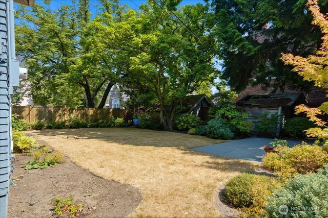 1532 5th Avenue W, Seattle, WA 98119