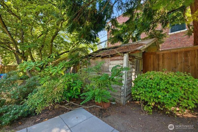1532 5th Avenue W, Seattle, WA 98119