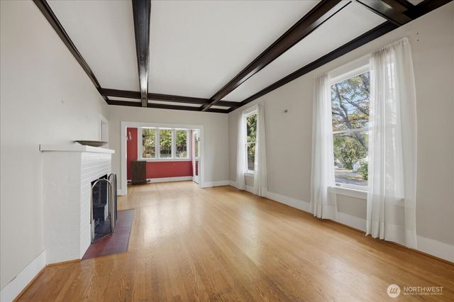 1532 5th Avenue W, Seattle, WA 98119
