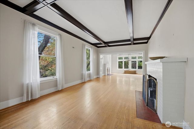 1532 5th Avenue W, Seattle, WA 98119
