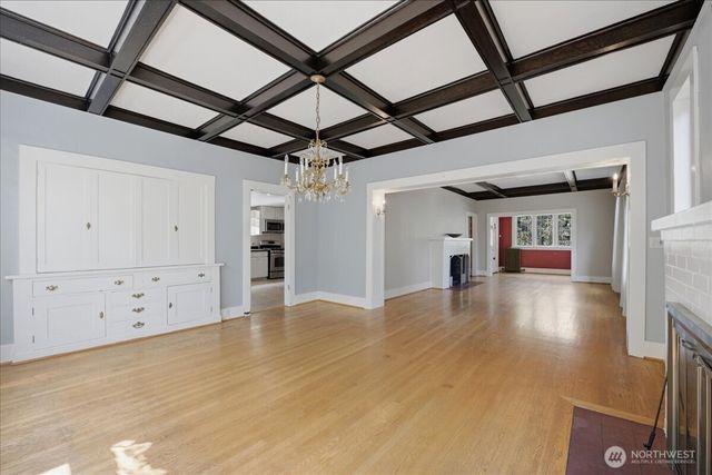 1532 5th Avenue W, Seattle, WA 98119
