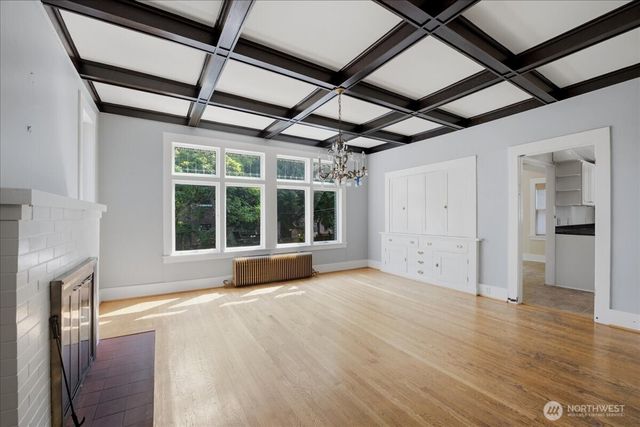 1532 5th Avenue W, Seattle, WA 98119